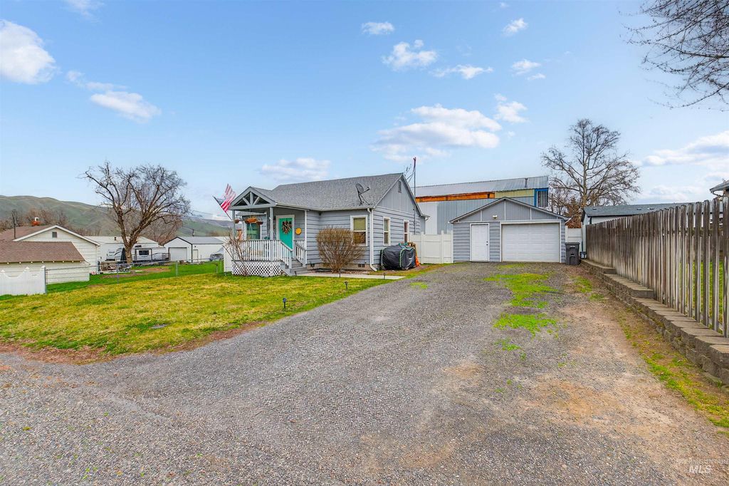 Photo of 1105 Street, Clarkston, WA 99403 (MLS # 98977454)