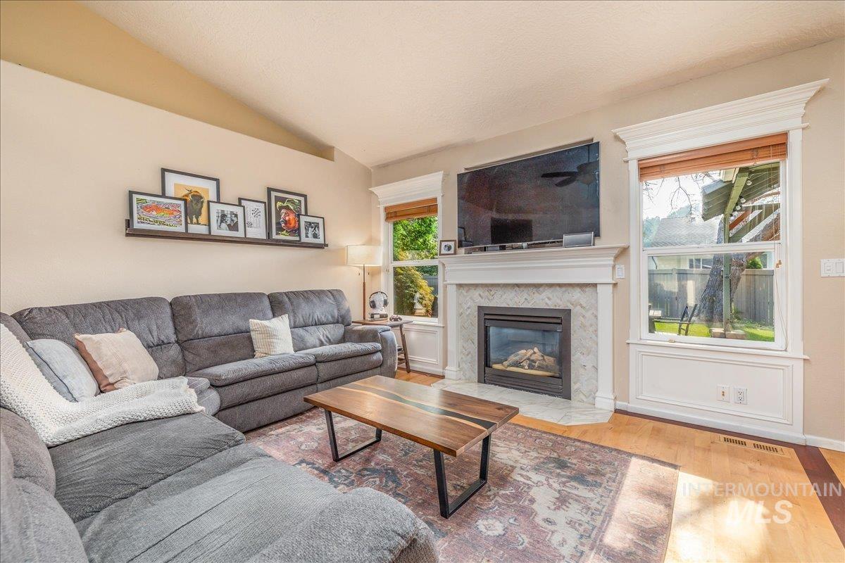 6224 N Royal Park