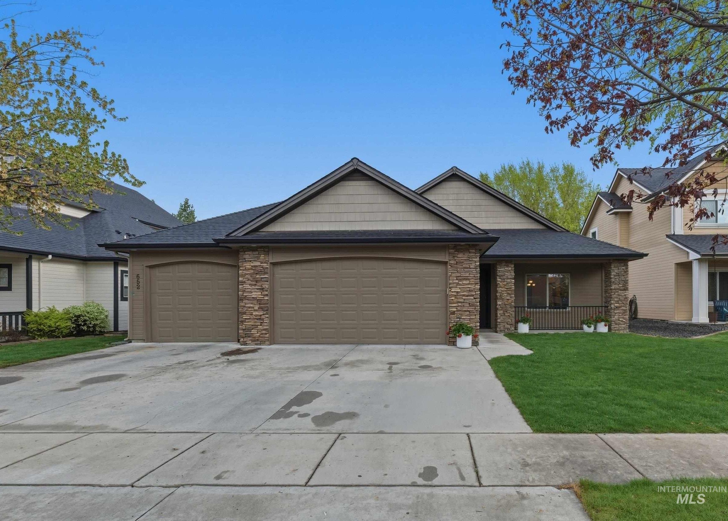 652 E Bonita Canyon
