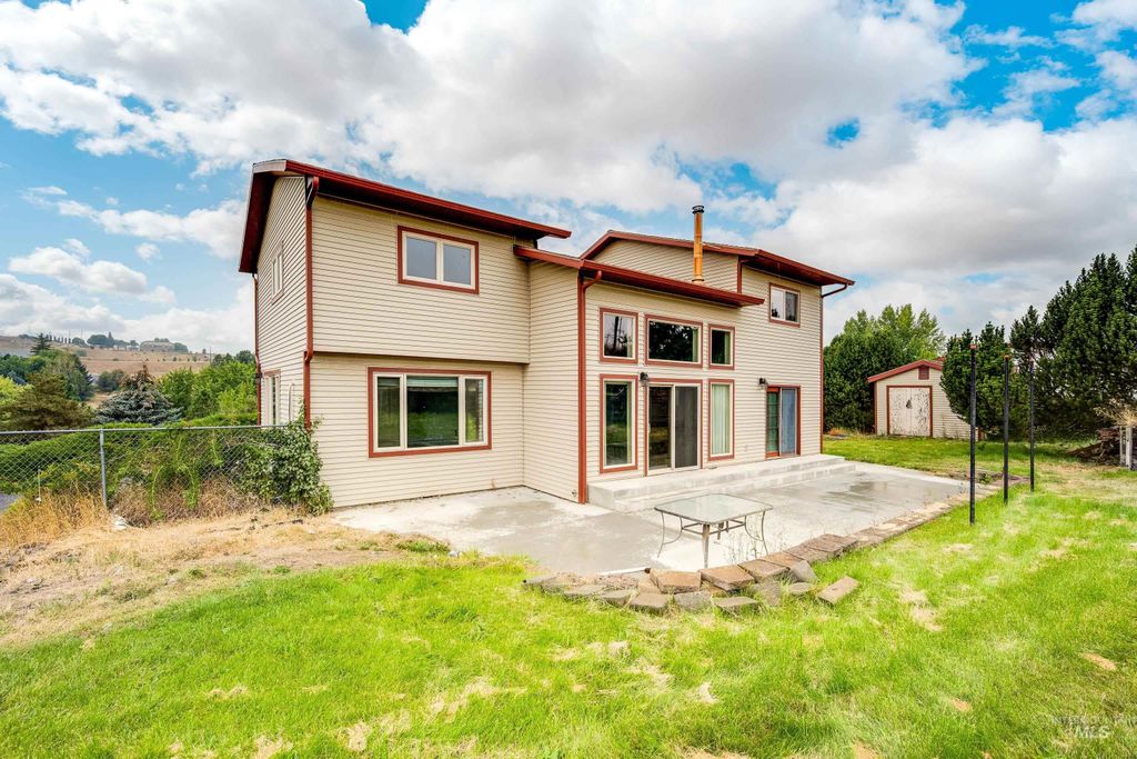 Photo of 1890 SE Johnson Avenue, Pullman, WA 99163 (MLS # 98960691)
