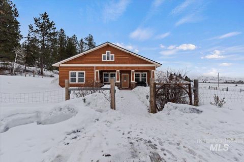 Photo of 675 W Russell Dr, Prairie, ID 83647 (MLS # 98933193)