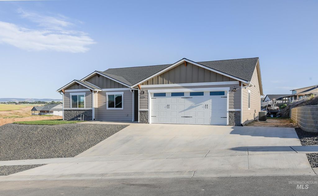 Photo of 1736 Golden Hills Dr, Lewiston, ID 83501 (MLS # 98951990)