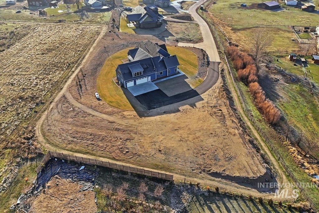 Photo of 25750 Quail Hill Ln, Caldwell, ID 83607 (MLS # 98971899)