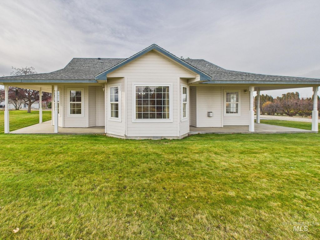 Photo of 425 W Central Rd, Emmett, ID 83617 (MLS # 98972700)