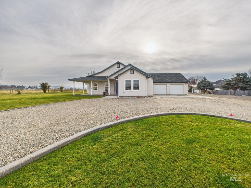 Photo of 425 W Central Rd, Emmett, ID 83617 (MLS # 98972700)