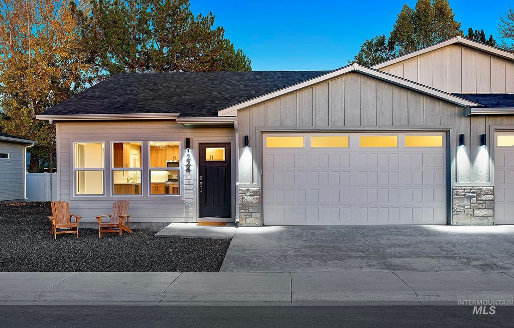 Photo of 1224 Phillips Circle, Ontario, OR 97914 (MLS # 98976388)