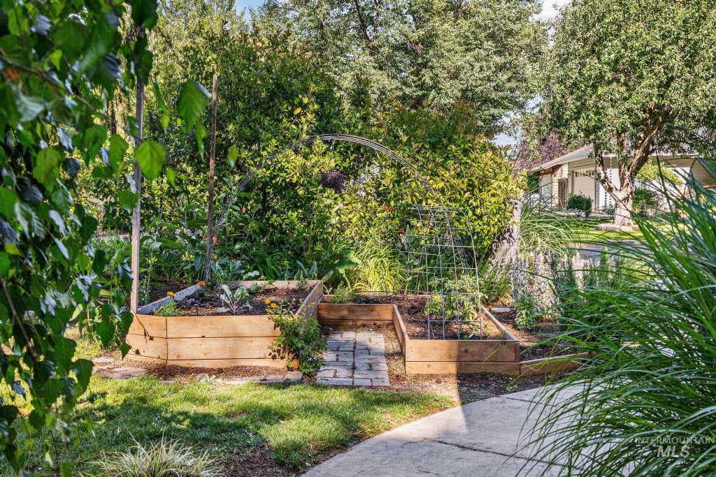 Photo of 3511 N Barberry Dr, Boise, ID 83703 (MLS # 98990016)