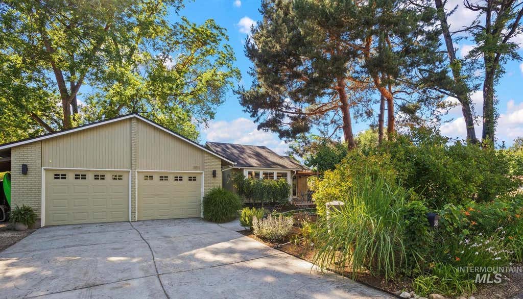 Photo of 3511 N Barberry Dr, Boise, ID 83703 (MLS # 98990016)