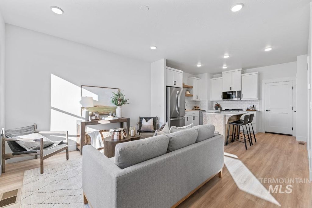 Photo of 2105 E Deep Purple Lane, Meridian, ID 83642 (MLS # 98975120)