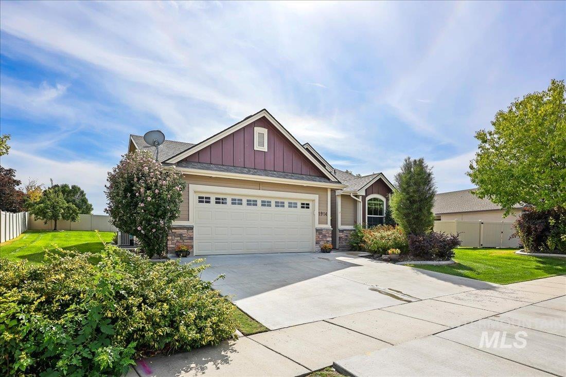 1914 S Sandcrest Way