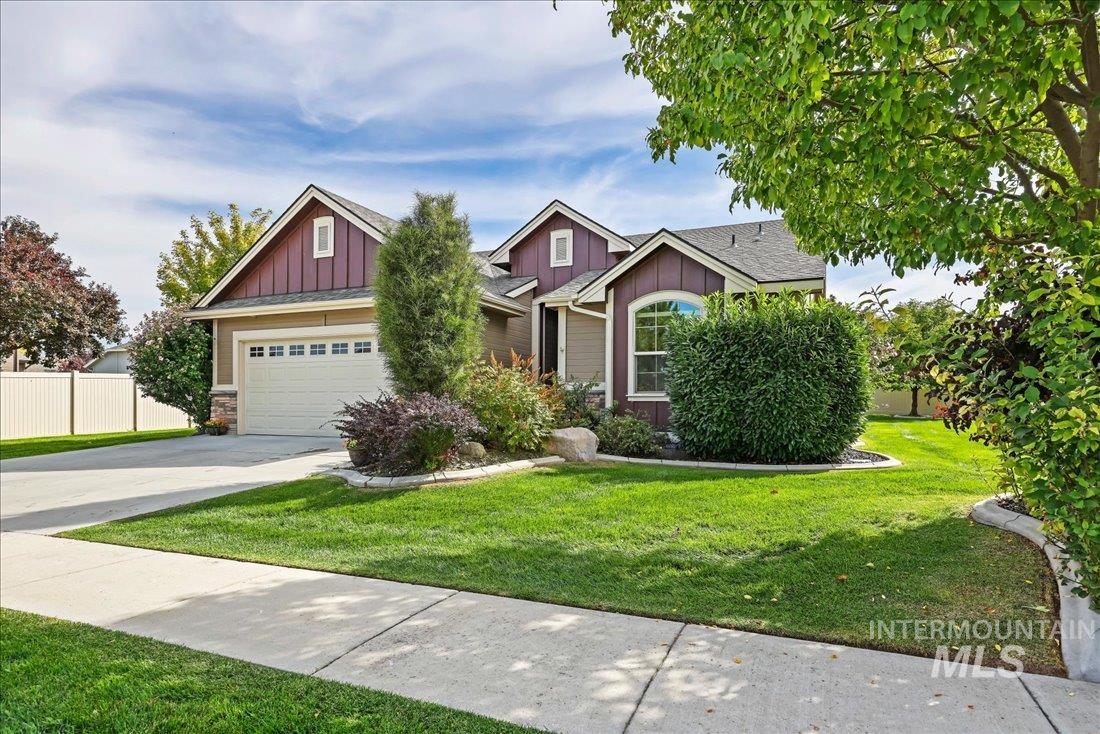 1914 S Sandcrest Way