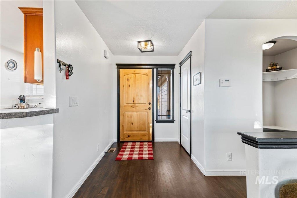 Photo of 1225 Sw Rolling Hills Ave, Mountain Home, ID 83647 (MLS # 98993937)