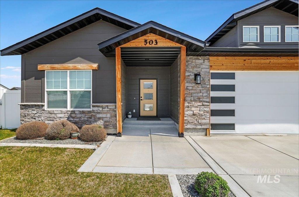 Photo of 503 April Ave, Twin Falls, ID 83301 (MLS # 98950216)