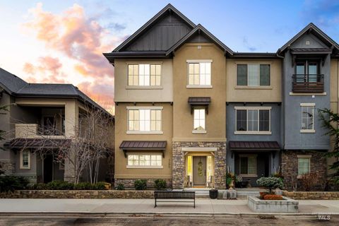 Photo of 3290 E Thoroughbred Lane, Boise, ID 83716 (MLS # 98972367)