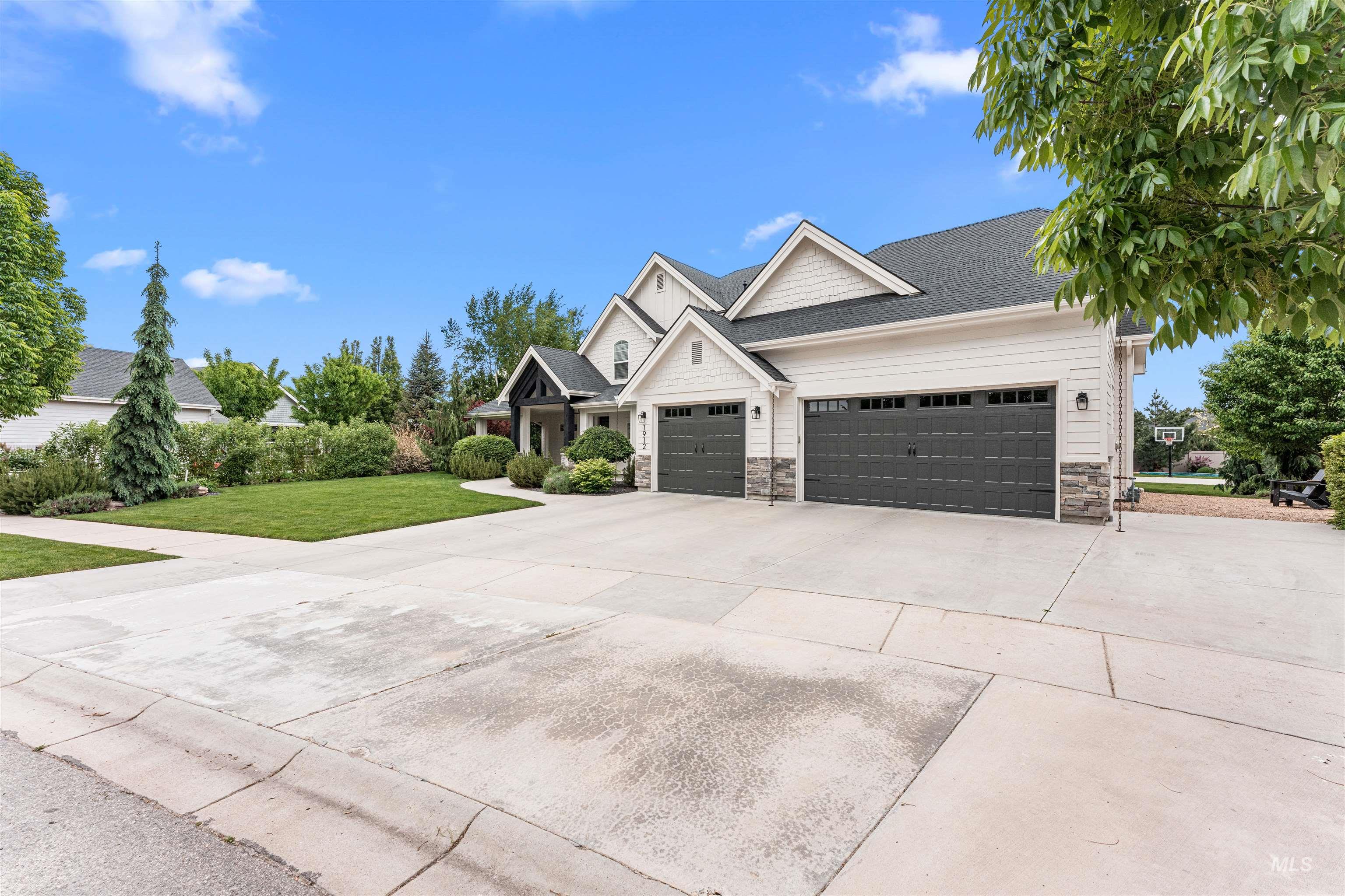 1912 N Bottle Creek Pl.