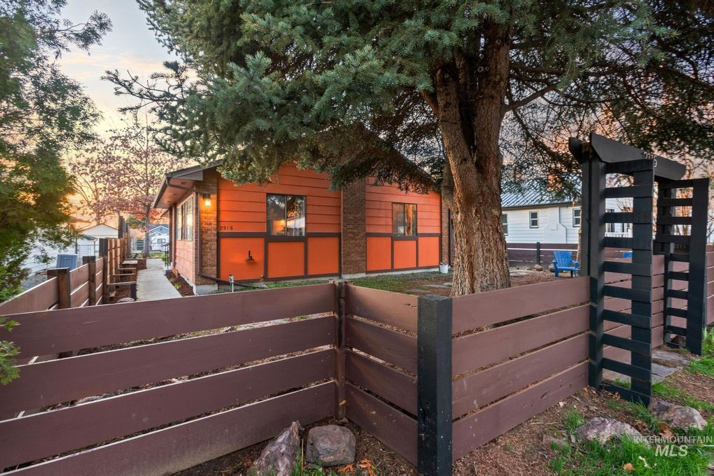 Photo of 2315 N 23rd St, Boise, ID 83702 (MLS # 98977094)