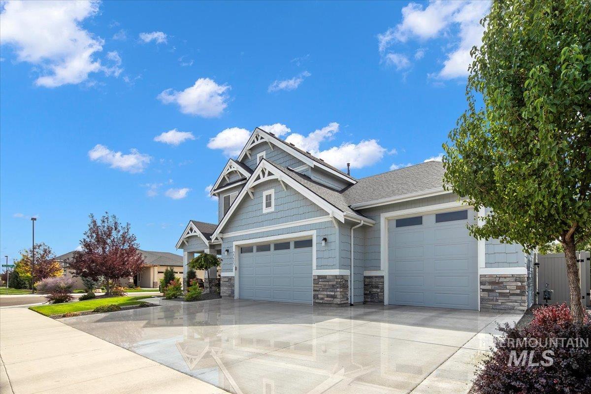 2207 E Timber Trail