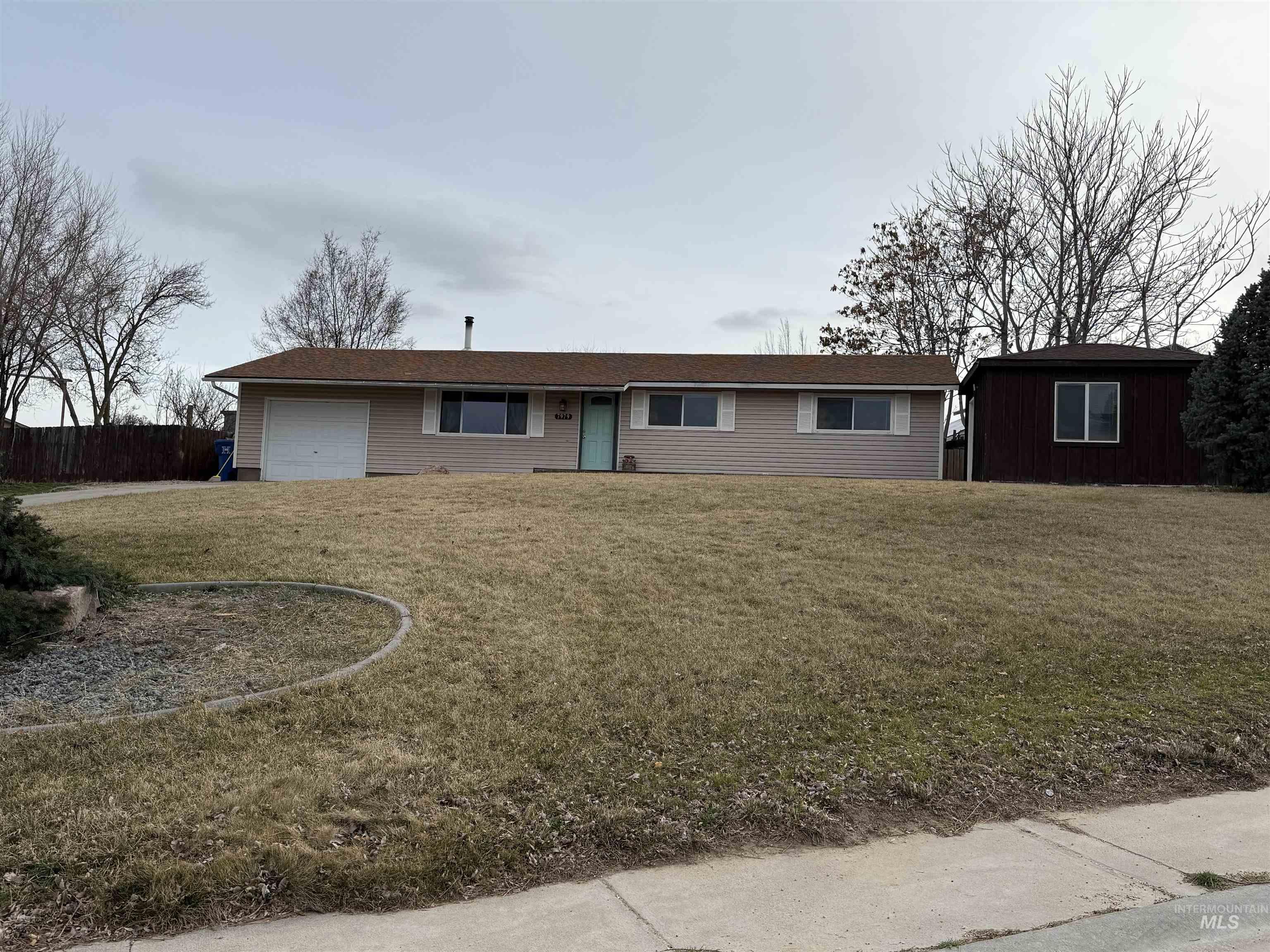 Boise, Idaho 83709, United States, 3 Bedrooms Bedrooms, ,1 BathroomBathrooms,Residential,Pending,89577