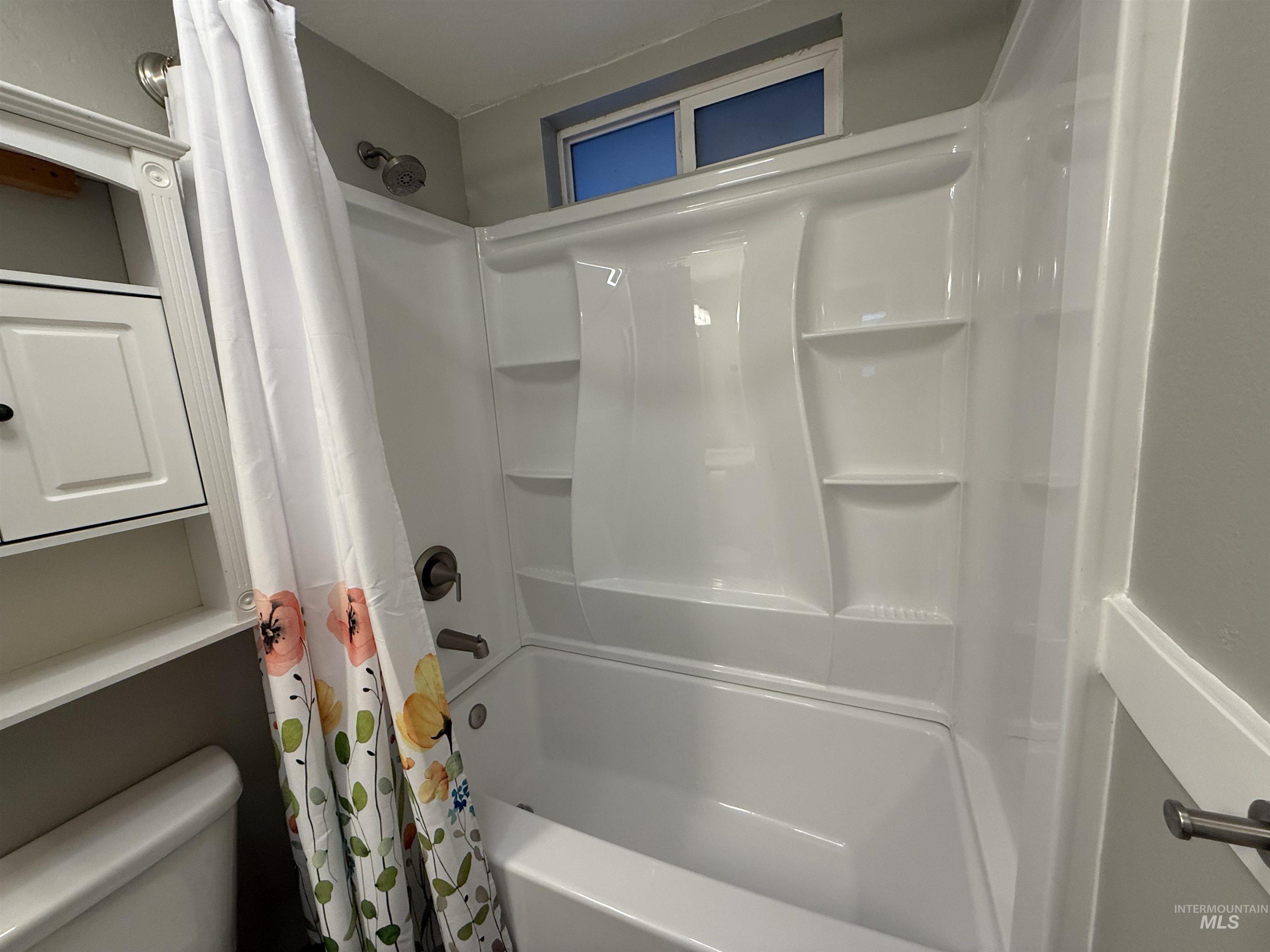 Boise, Idaho 83709, United States, 3 Bedrooms Bedrooms, ,1 BathroomBathrooms,Residential,Pending,89577