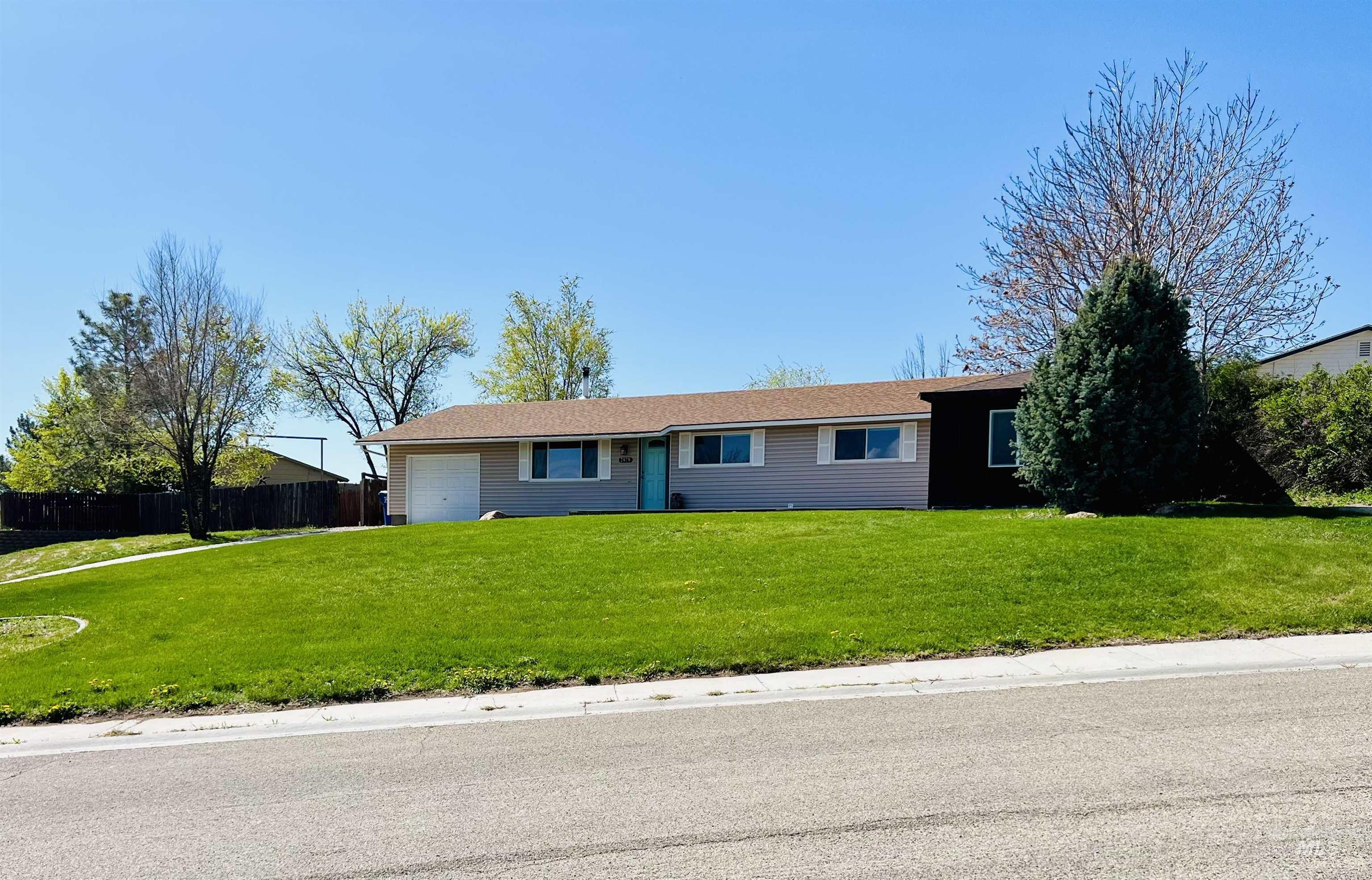 Boise, Idaho 83709, United States, 3 Bedrooms Bedrooms, ,1 BathroomBathrooms,Residential,Pending,89577