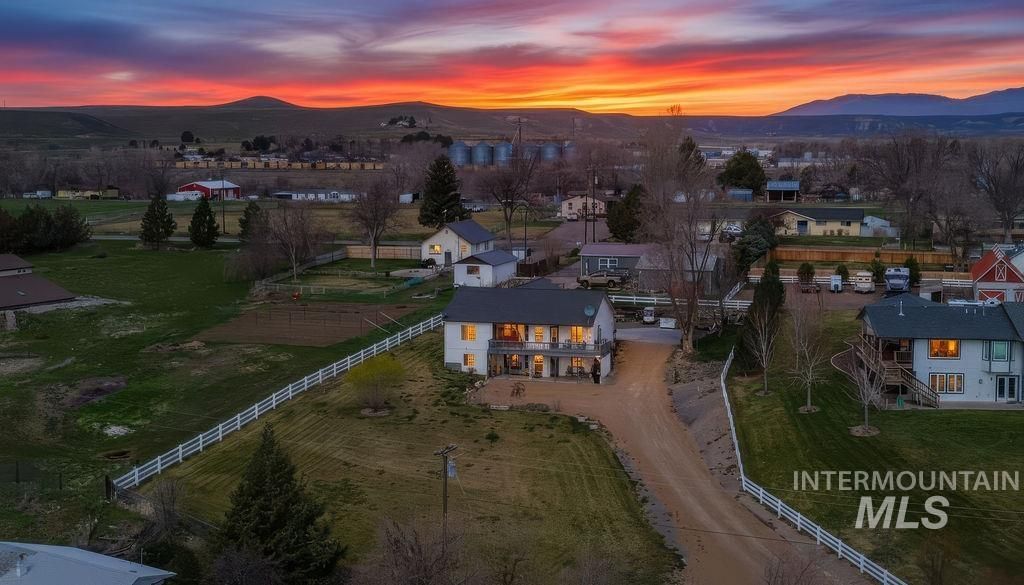 Photo of 803 S Boise, Glenns Ferry, ID 83623 (MLS # 98977932)