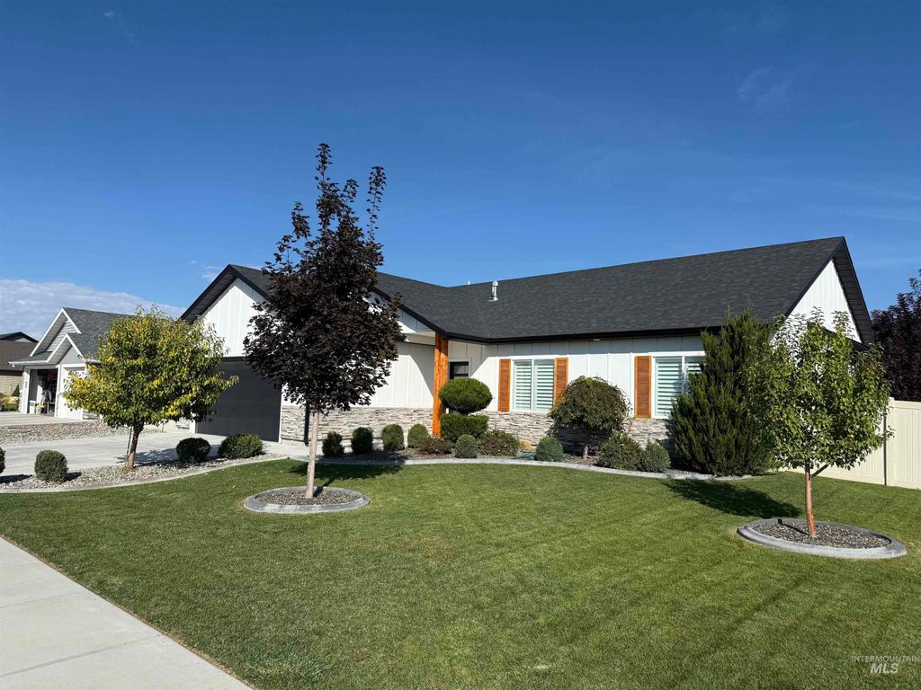 Photo of 1011 Thunder Mountain St, Kimberly, ID 83341 (MLS # 98963612)