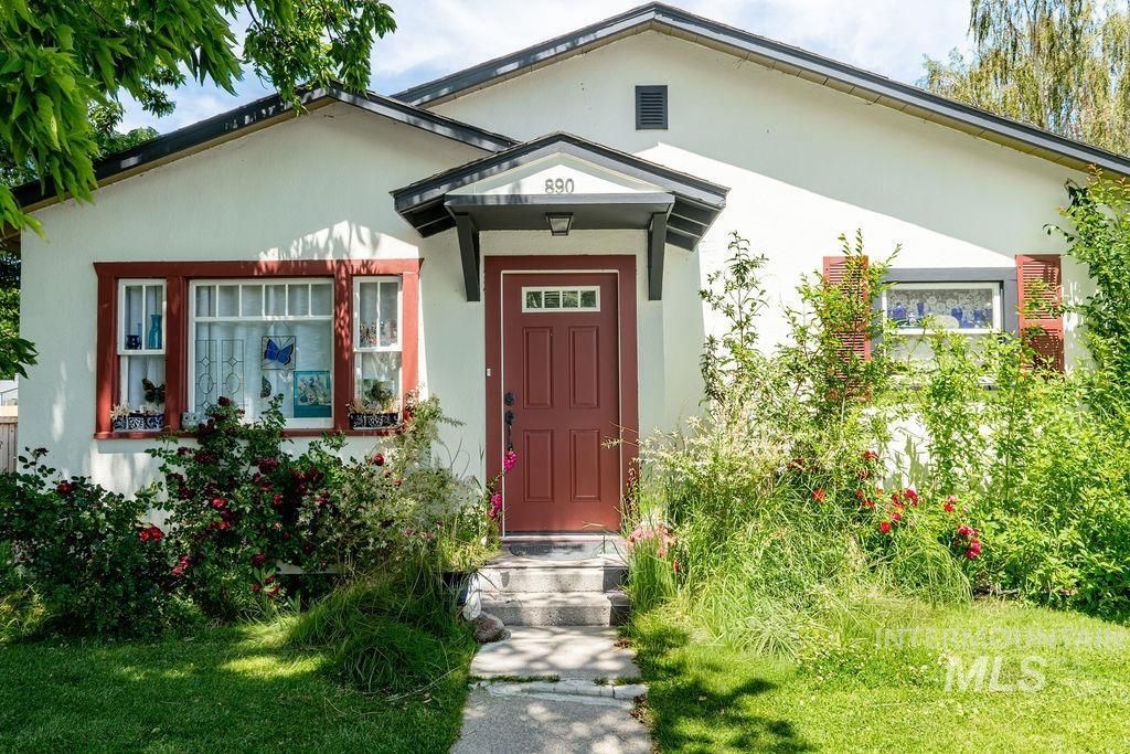 Photo of 890 Valley Ave, Baker City, OR 97814 (MLS # 98990894)
