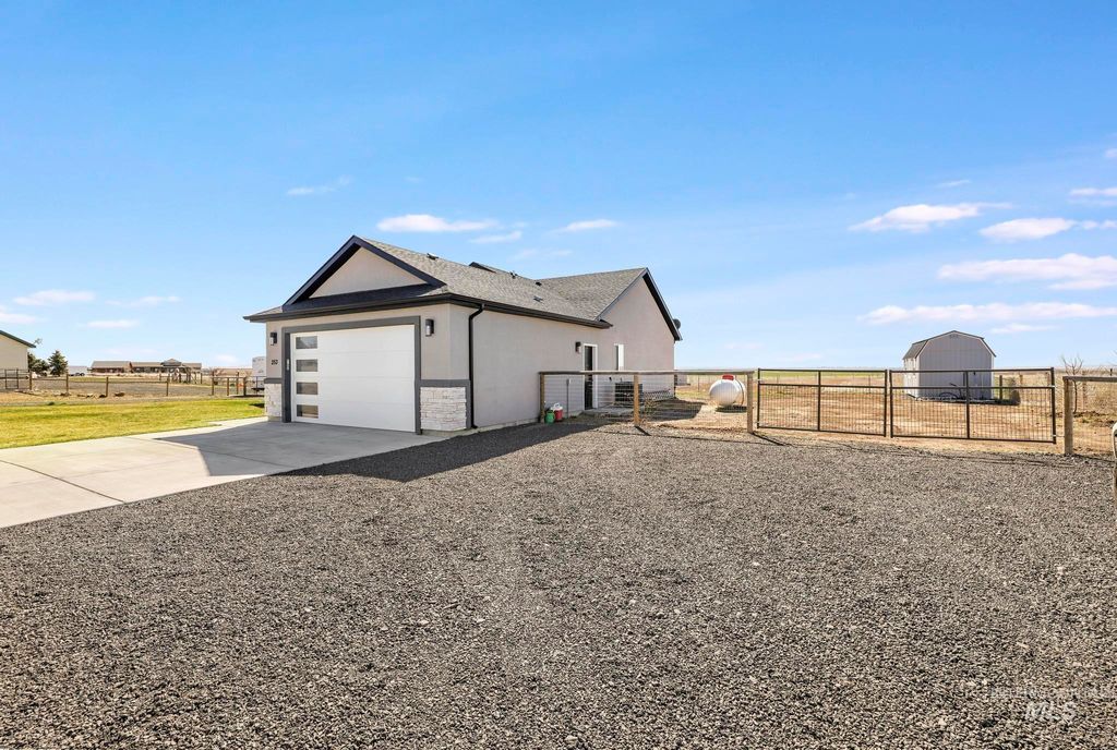 Photo of 253 Mariposa Cir, Shoshone, ID 83352 (MLS # 98978883)