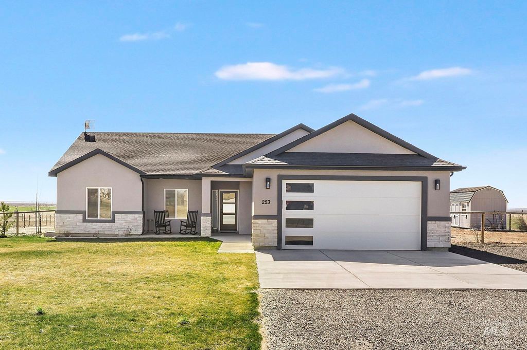 Photo of 253 Mariposa Cir, Shoshone, ID 83352 (MLS # 98978883)