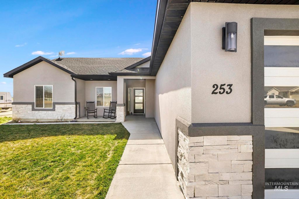 Photo of 253 Mariposa Cir, Shoshone, ID 83352 (MLS # 98978883)