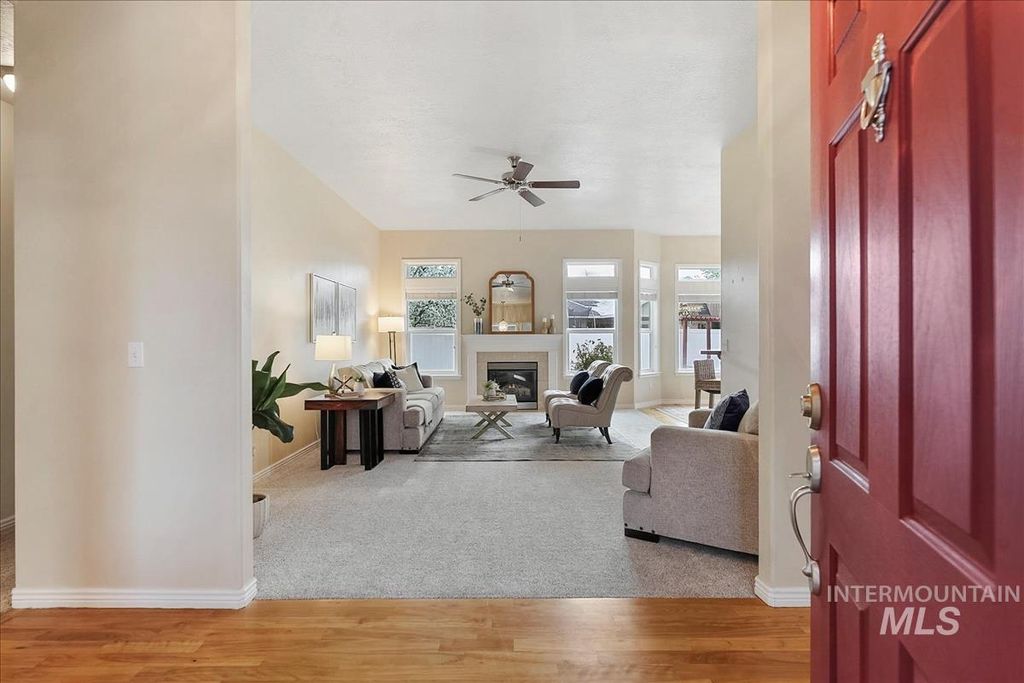 Photo of 558 N Cardigan Avenue, Star, ID 83669 (MLS # 98980629)