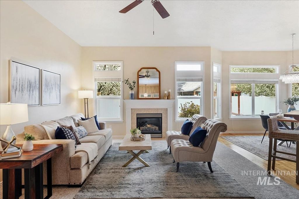 Photo of 558 N Cardigan Avenue, Star, ID 83669 (MLS # 98980629)