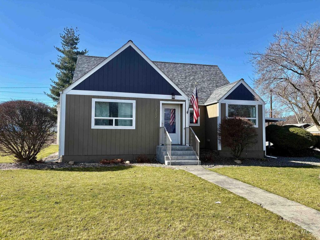 Photo of 1302 4th Street, Clarkston, WA 99403 (MLS # 98976023)