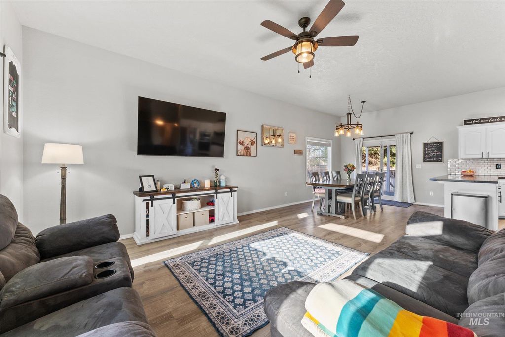 Photo of 1860 Bishop Ct, Mountain Home, ID 83647 (MLS # 98980802)