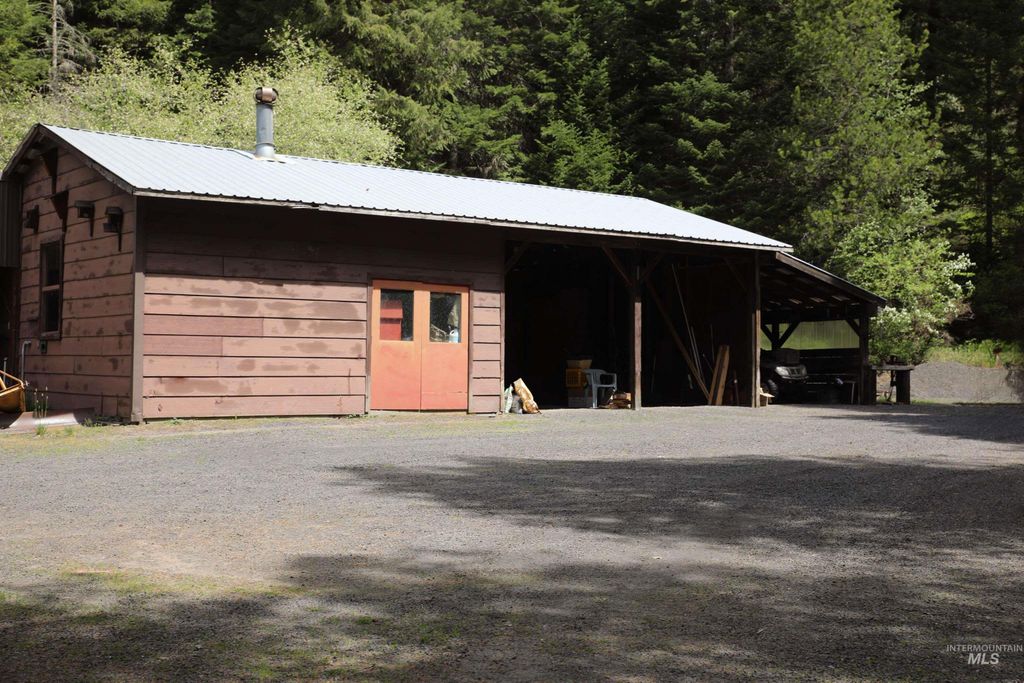 Photo of 1021 Claypit Rd, Troy, ID 83871 (MLS # 98978219)
