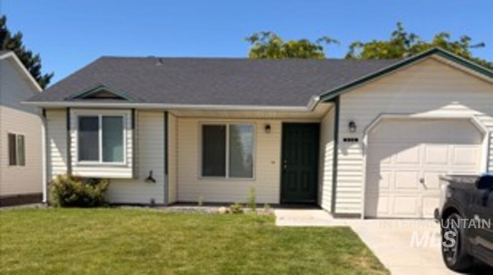 Photo of 936 Shoshone Ave, Nampa, ID 83651 (MLS # 98995245)
