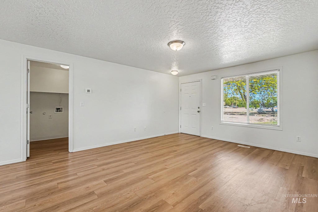 Photo of 936 Shoshone Ave, Nampa, ID 83651 (MLS # 98995245)