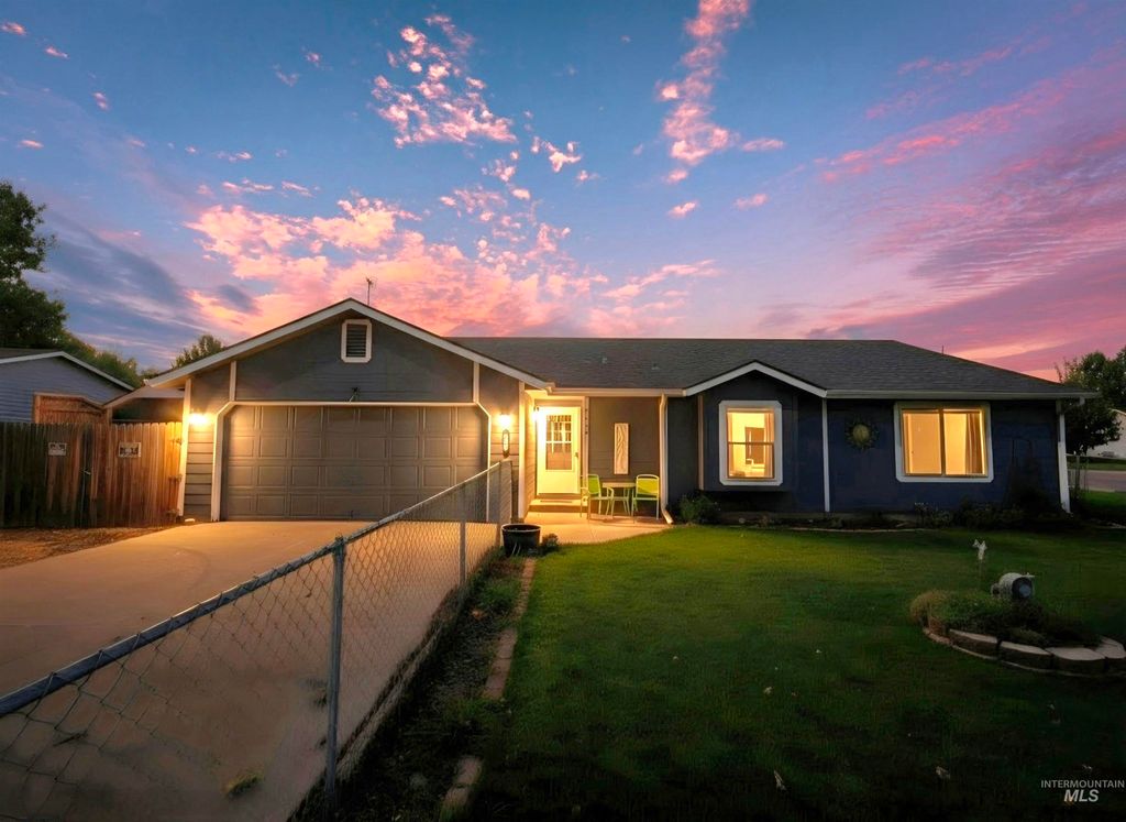 Photo of 123 S Campbell Ave, Middleton, ID 83644 (MLS # 98993415)