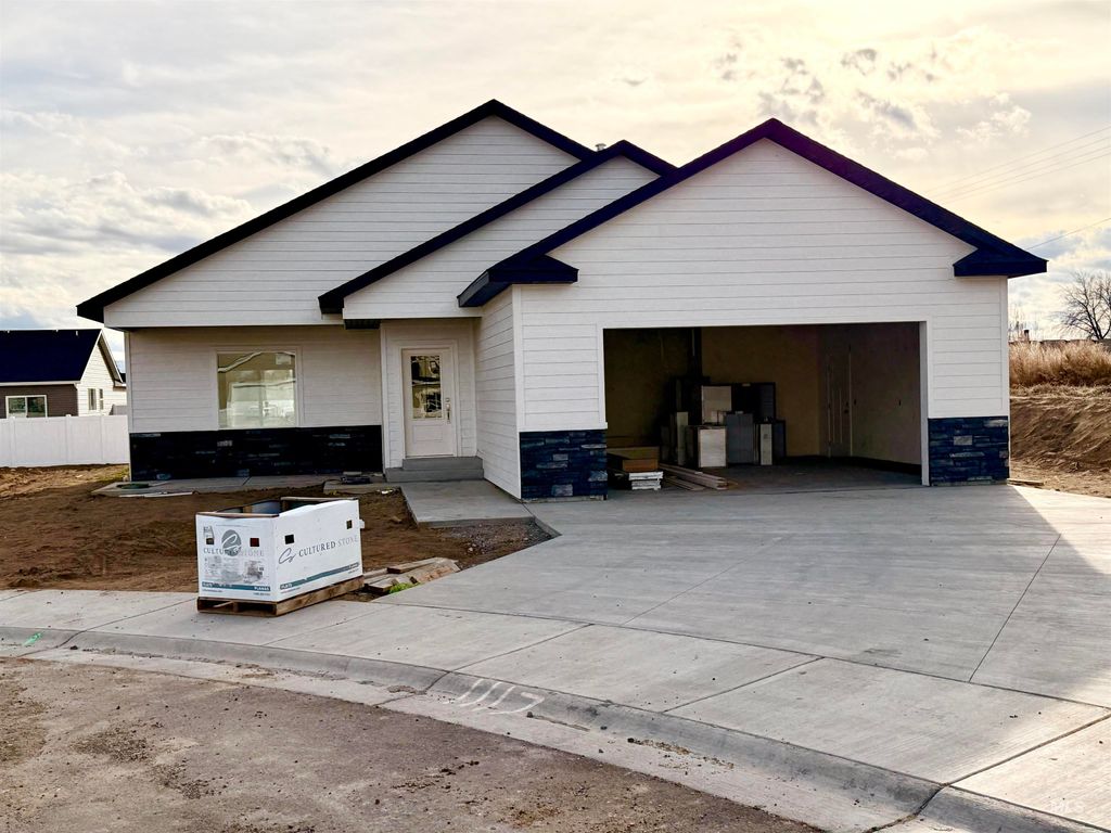 Photo of 1117 14th Street, Rupert, ID 83350 (MLS # 98969871)