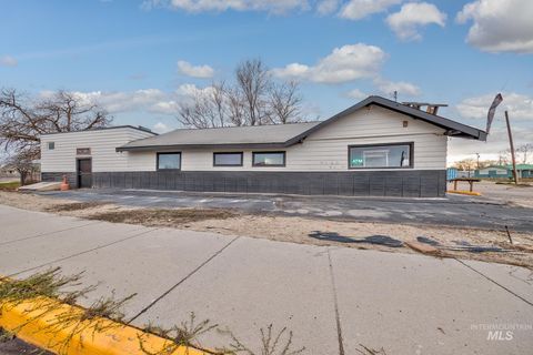 Photo of 797 N Oregon St, Ontario, OR 97914 (MLS # 98971209)