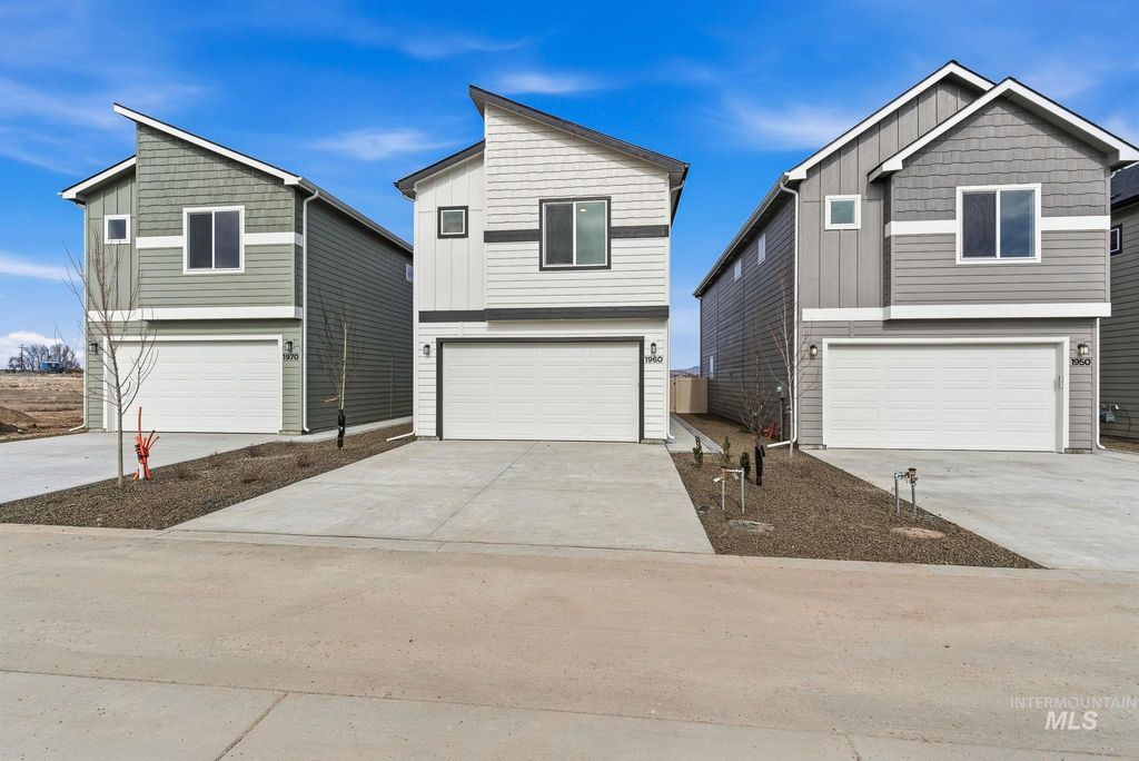 Photo of 1950 NW Strahorn Dr, Mountain Home, ID 83647 (MLS # 98977380)