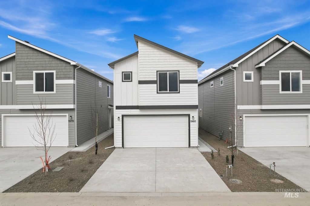 Photo of 1950 NW Strahorn Dr, Mountain Home, ID 83647 (MLS # 98977380)