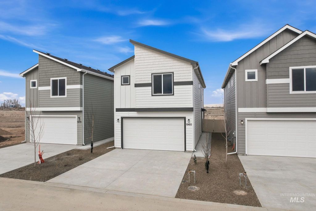 Photo of 1950 NW Strahorn Dr, Mountain Home, ID 83647 (MLS # 98977380)