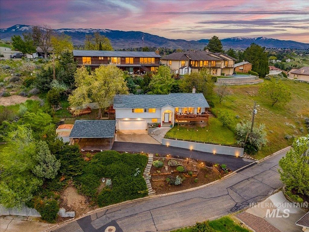 Photo of 2624 N Hillway Dr, Boise, ID 83702 (MLS # 98982484)