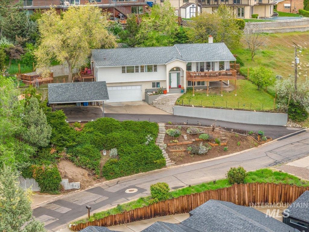 Photo of 2624 N Hillway Dr, Boise, ID 83702 (MLS # 98982484)