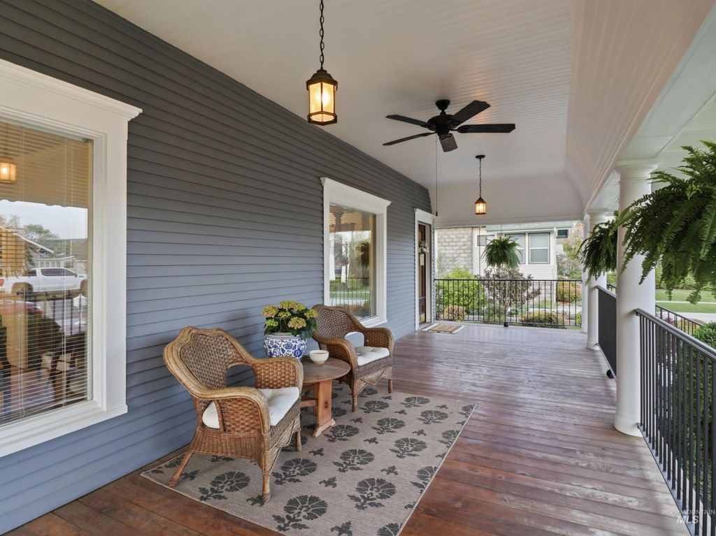 Photo of 610 E 1st Street, Emmett, ID 83617 (MLS # 98981261)