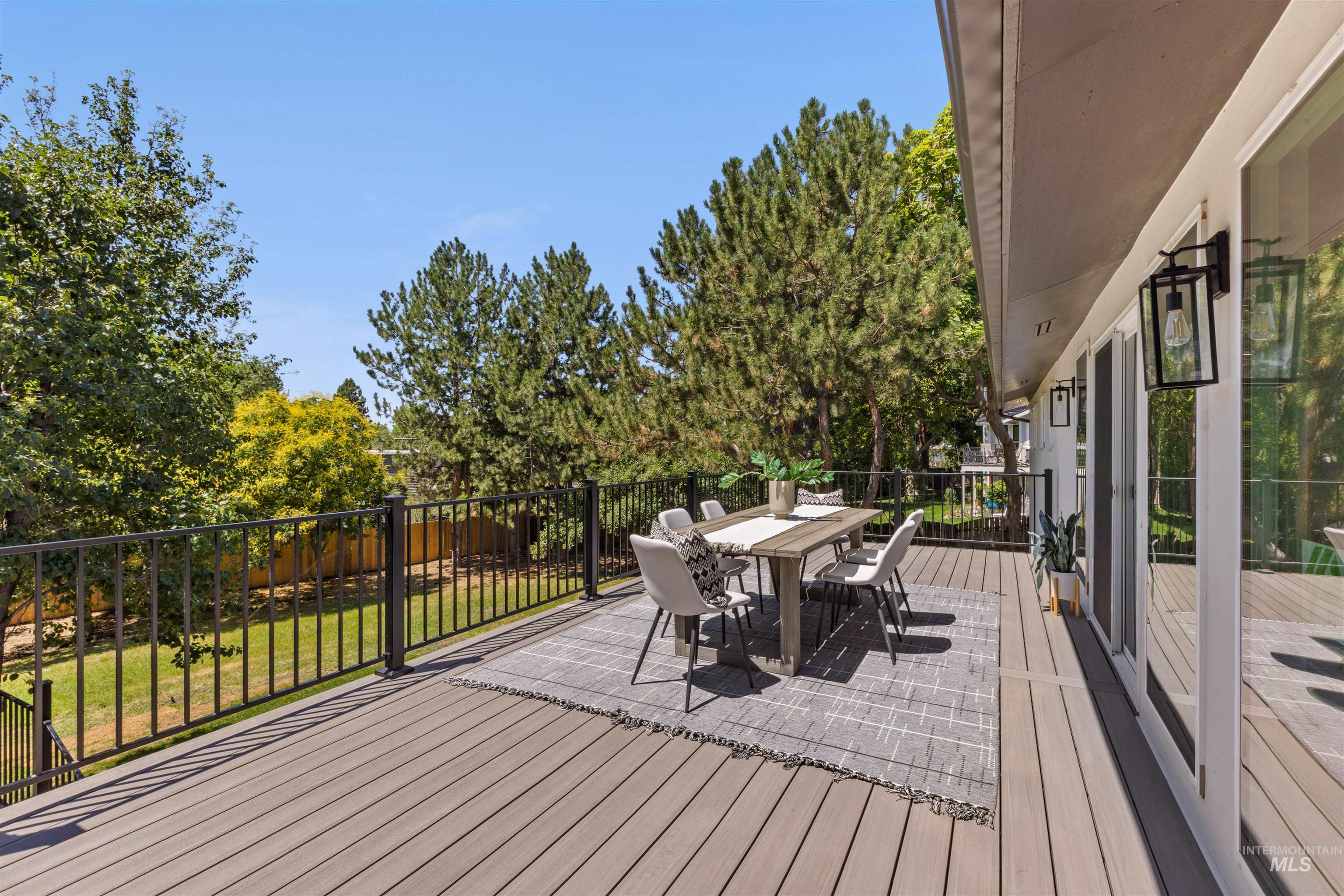 Deck with outdoor dining space