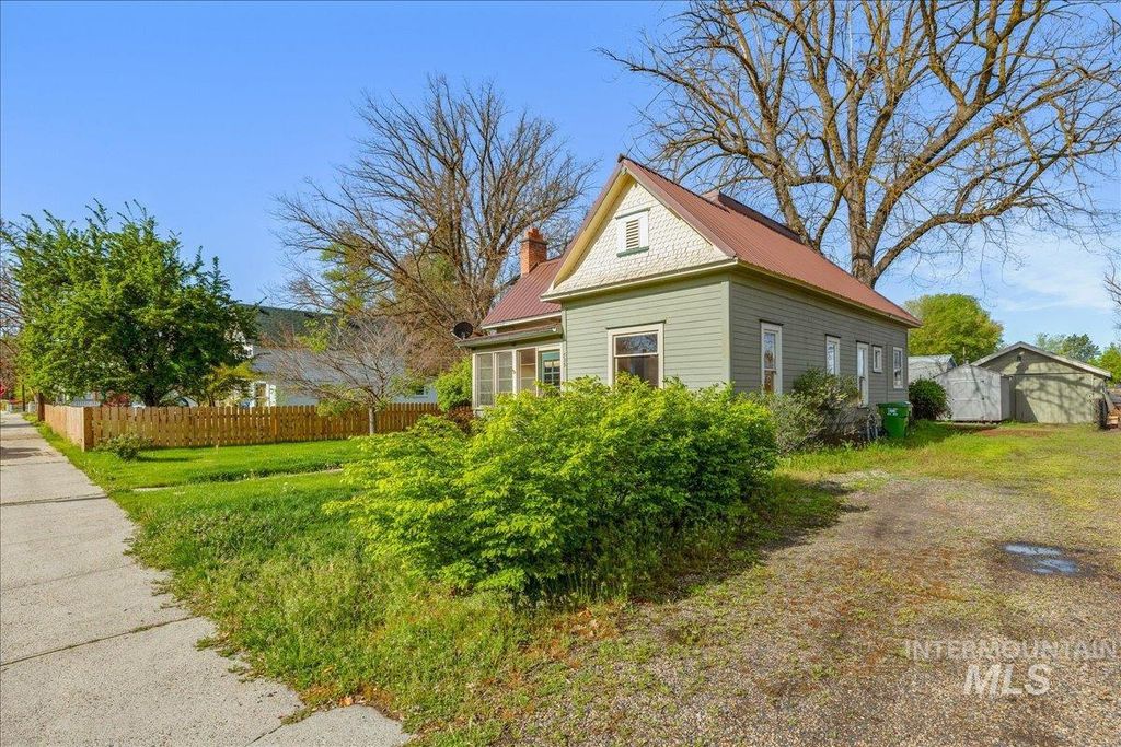 Photo of 735 N 6th St, Payette, ID 83661 (MLS # 98983865)