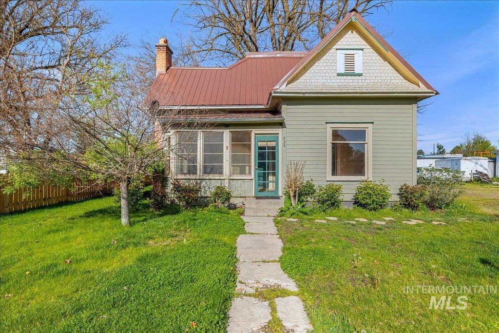 Photo of 735 N 6th St, Payette, ID 83661 (MLS # 98983865)