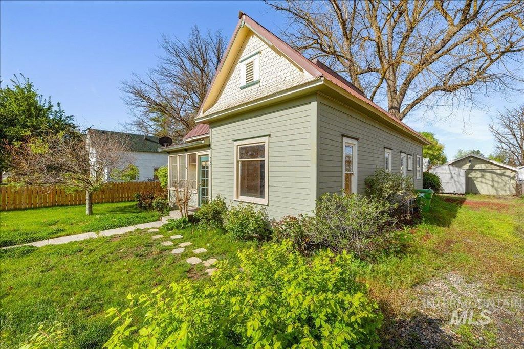 Photo of 735 N 6th St, Payette, ID 83661 (MLS # 98983865)